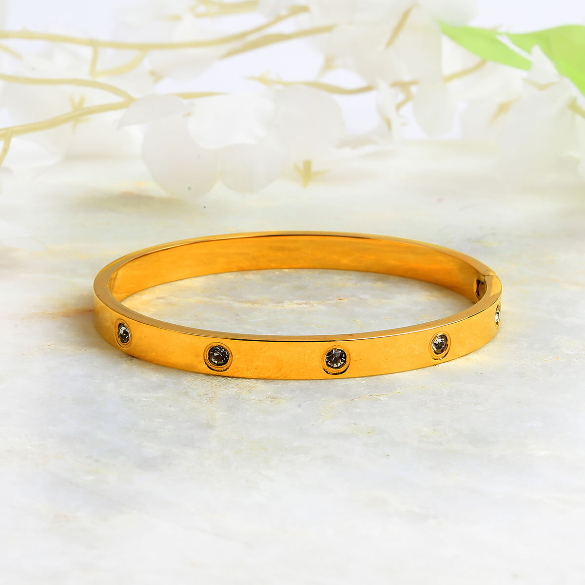 Timeless love golden bracelet