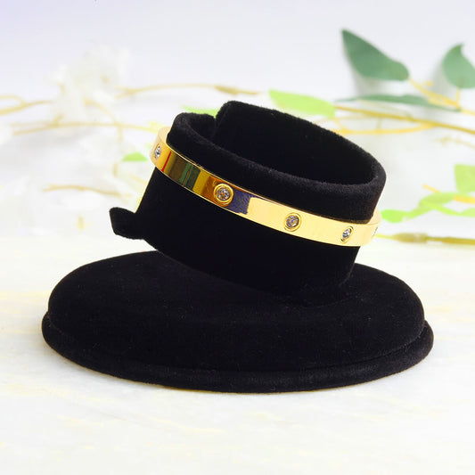 Timeless love golden bracelet