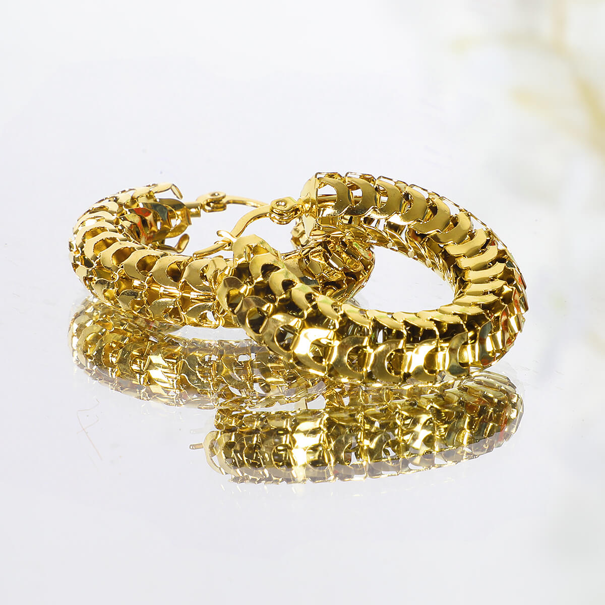 Twisted golden hoops