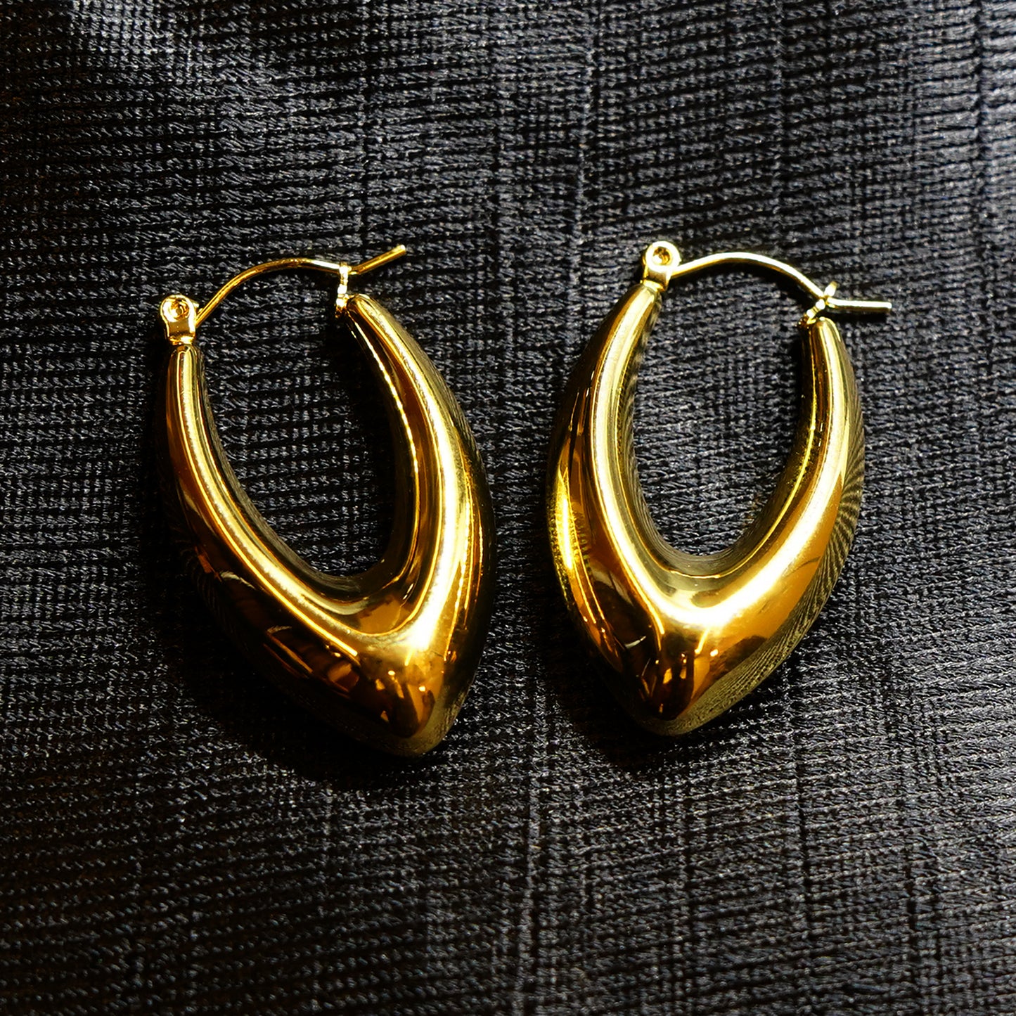 Chunky V-shaped hoops